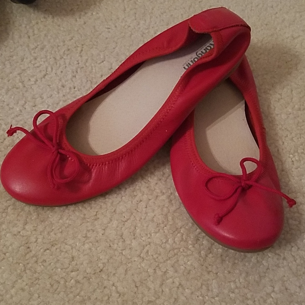 Red leather girls ballerina shoes made in Spain